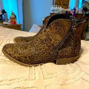 Very G Shimmer Chocolate Leopard Booties